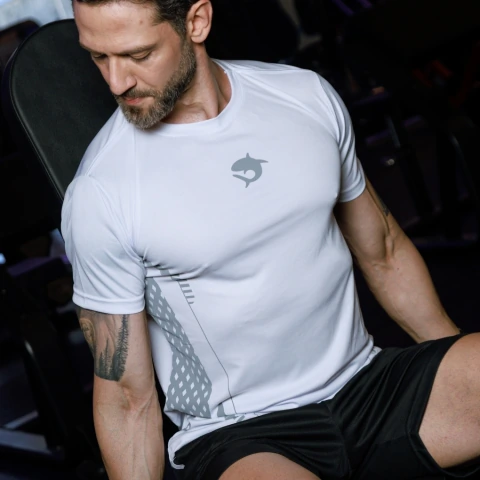 CAM. DRY FIT ESTAMPA LATERAL BSK