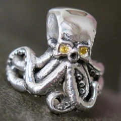 Cthulhu con Piedras en los Ojos PLATA 925 en internet