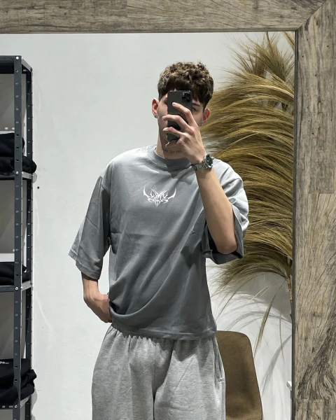 Remera boxy 'nova' gris