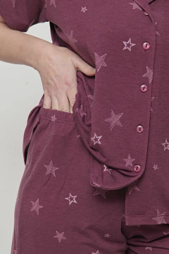Pijama Abotonado art 914 bordó - detalle estampa estrellas y botones