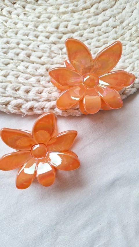 Broche floral naranja