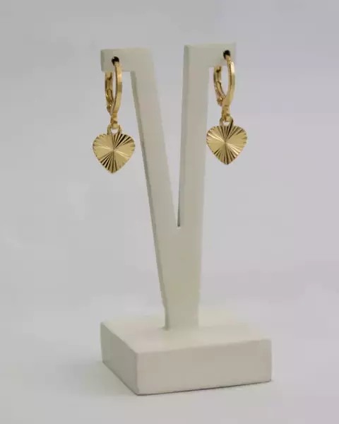 Brinco Argolinha com Coracao de Chapa Pendurada no Dourado