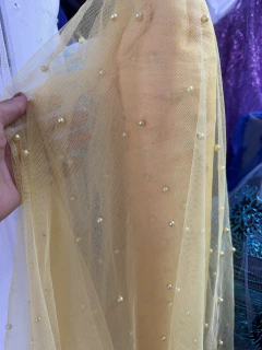 Tule bordado amarelo