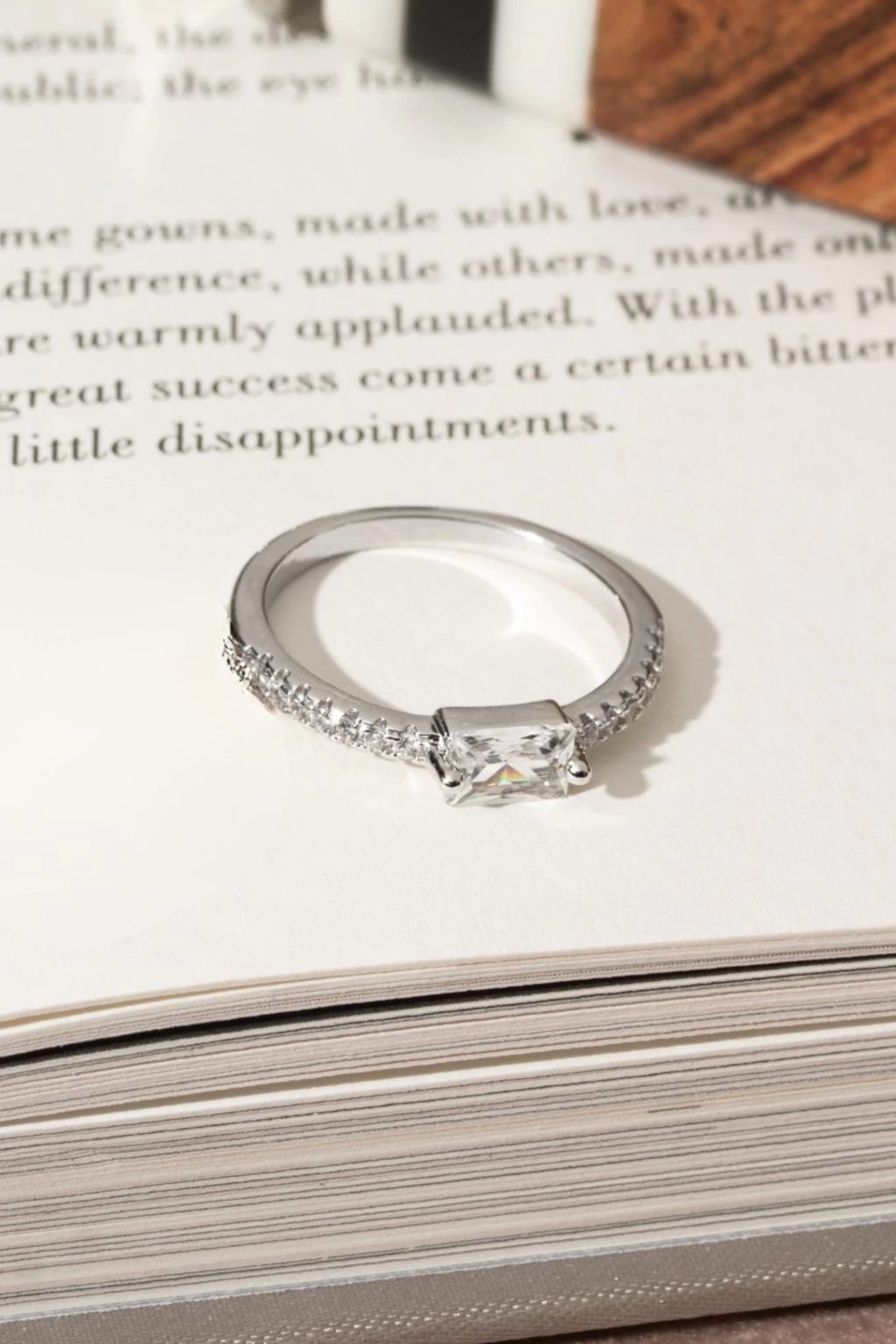 Anel Meia Aliança Retângulo Zircônia Tam 16