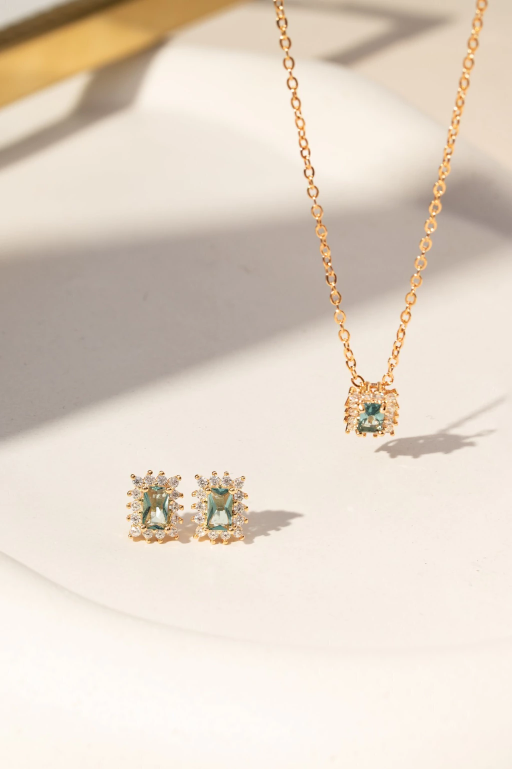 Conjunto Brinco Colar Quadrado London