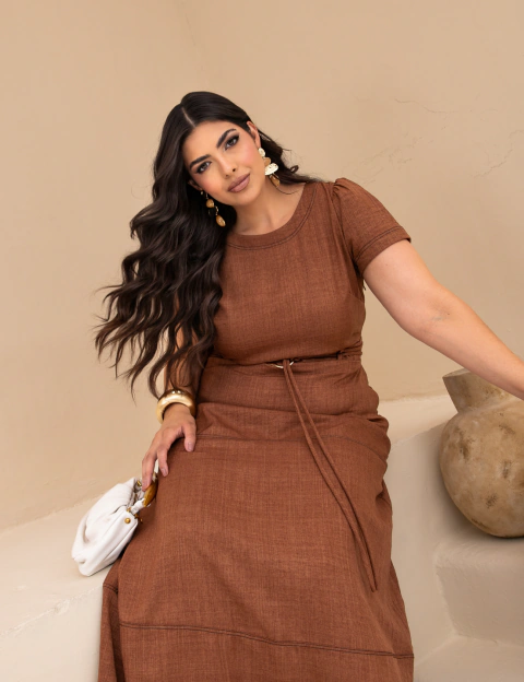 Vestido Longo Com Fivela Marrom