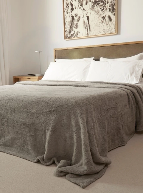 Frazada King Gris Medio Royal Simil Piel - comprar online