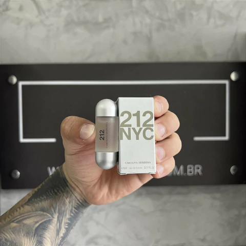 Miniatura 212 NYC Carolina Herrera Eau de Toilette - Miniatura Feminina 5ml