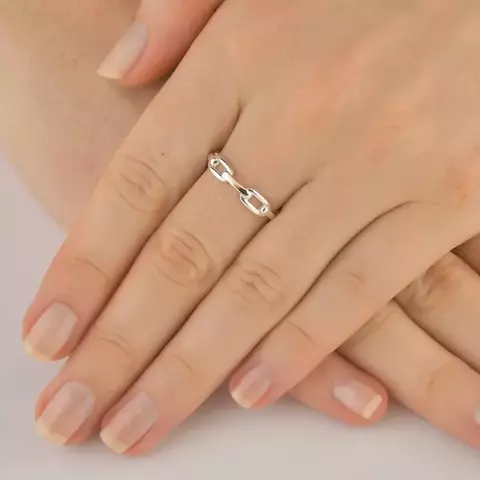 ANEL COM ARO ESTILO CORRENTE DE ELOS LISOS