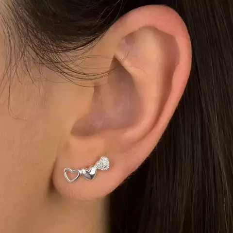 BRINCO EARCUFF COM UM CORAÇÃO VAZADO, UM LISO E UM CRAVEJADO