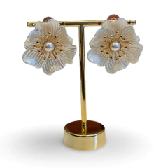 brinco perolado dourado e pérola