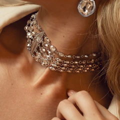 CHOKER LUXO BOCA E PEDRAS PRATEADO
