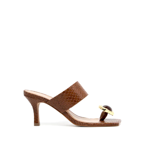 Maelis | Marrom Camel | Tamanco thong com pedra e bico quadrado em couro escama