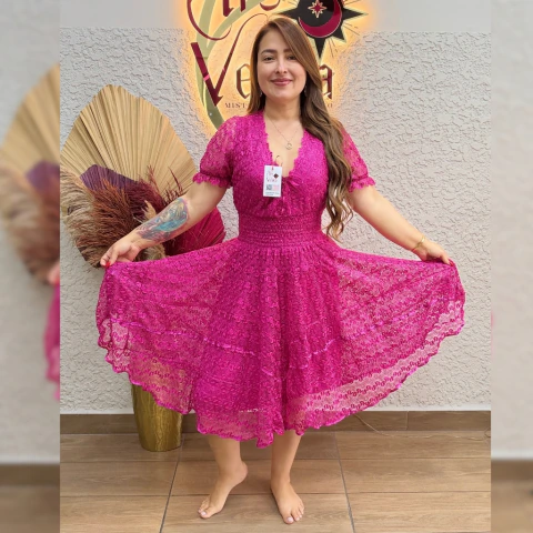Vestido Curto Rosa em Renda Francesa