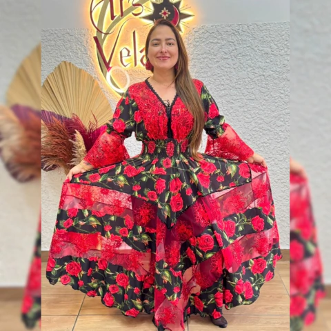 Vestido Rosas para Guardiãs Manga 3/4 – Preto com Rosas Vermelhas