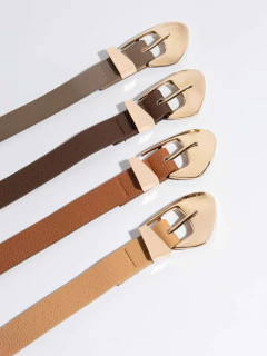 Cinto preto feminino com fivela orgânica dourada 