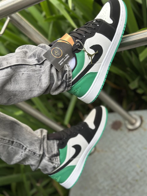 NIKE AIR JORDAN CANO BAIXO / VERDE E PRETO