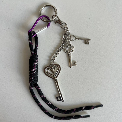 Cordón negro con llaves - comprar online