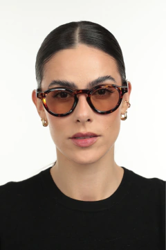 Óculos de Sol Feminino Round Tartaruga