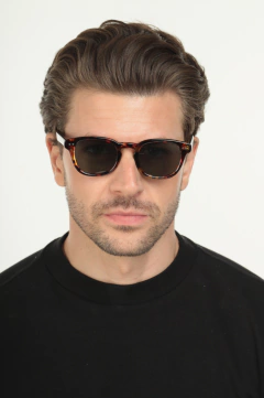 Óculos de Sol Masculino Quadrado Zion Tartaruga com Lente Preta - comprar online