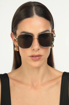 Óculos de Sol Feminino Quadrado August Dourado com Lente Preta - comprar online