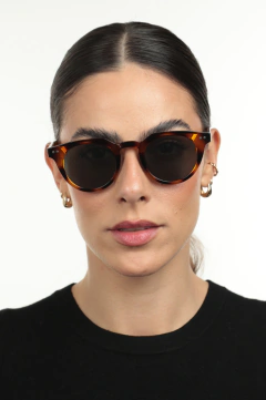 Óculos de Sol Quadrado Feminino Nori Tartaruga