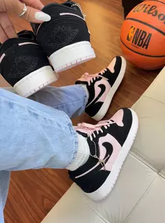 JORDAN LOW PRETO ROSA na internet