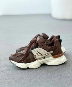 V2K RUN MARROM (LUXO) na internet