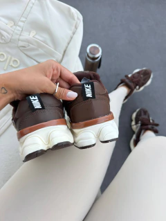 V2K RUN MARROM (LUXO) - CLOSET SHOES MG