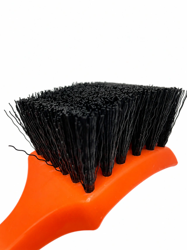 Imagem de Escova para Limpeza e Higienização de Pneus Cerdas Rígidas