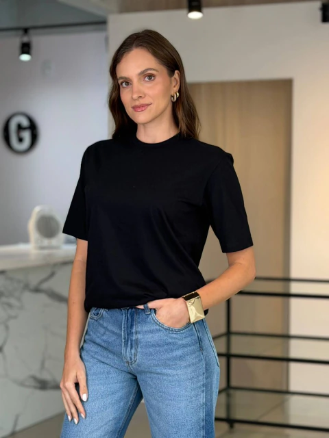 T-shirt Feminina Malha Sara Preta