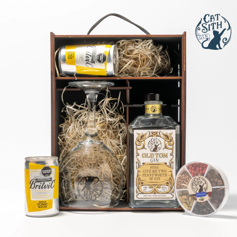 Box MDF Cat Sith Old Tom ( Caja MDF - Bot. 700 cc. - Copón Nadir - Rueda de Botánicos - 2 Latas de Britvic ( 150 ml.)) - comprar online