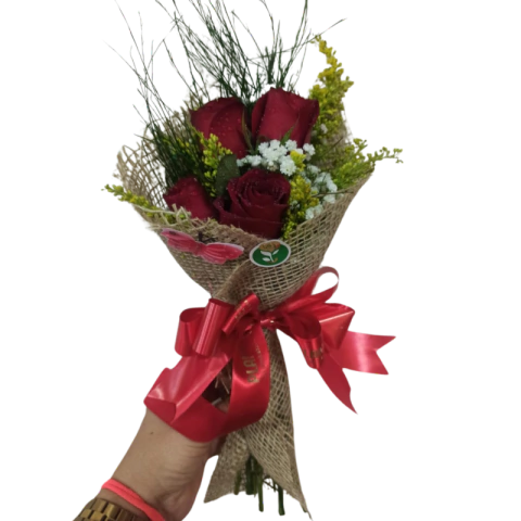 Buquê de 4 Rosas Vermelhas