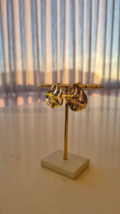 Brinco gota detalhado na internet