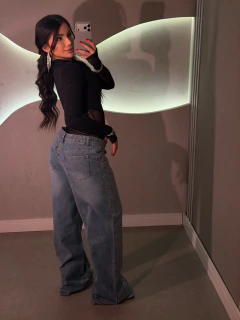 Calça Jeans Vitória na internet