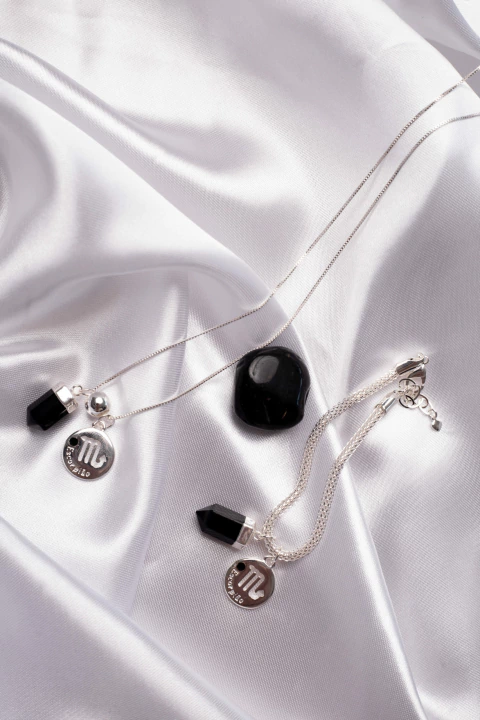 Kit 2 Peças Signo de Escorpião - Pulseira + Colar Obsidiana folheado em prata