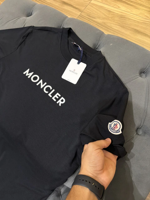 T-Shirt Moncler Premium Preta - (cópia)