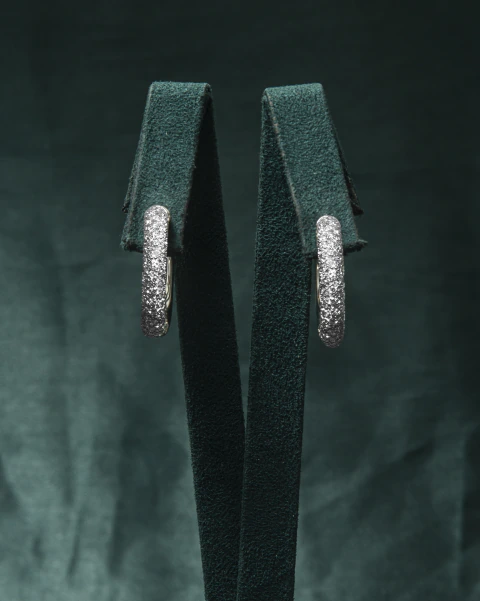 Par de Brincos Argola em Ouro Branco 18k e Diamantes - Out2182