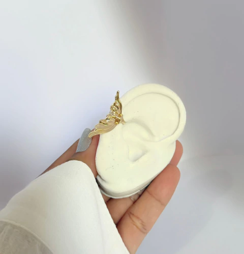 Piercing fake rabo de sereia