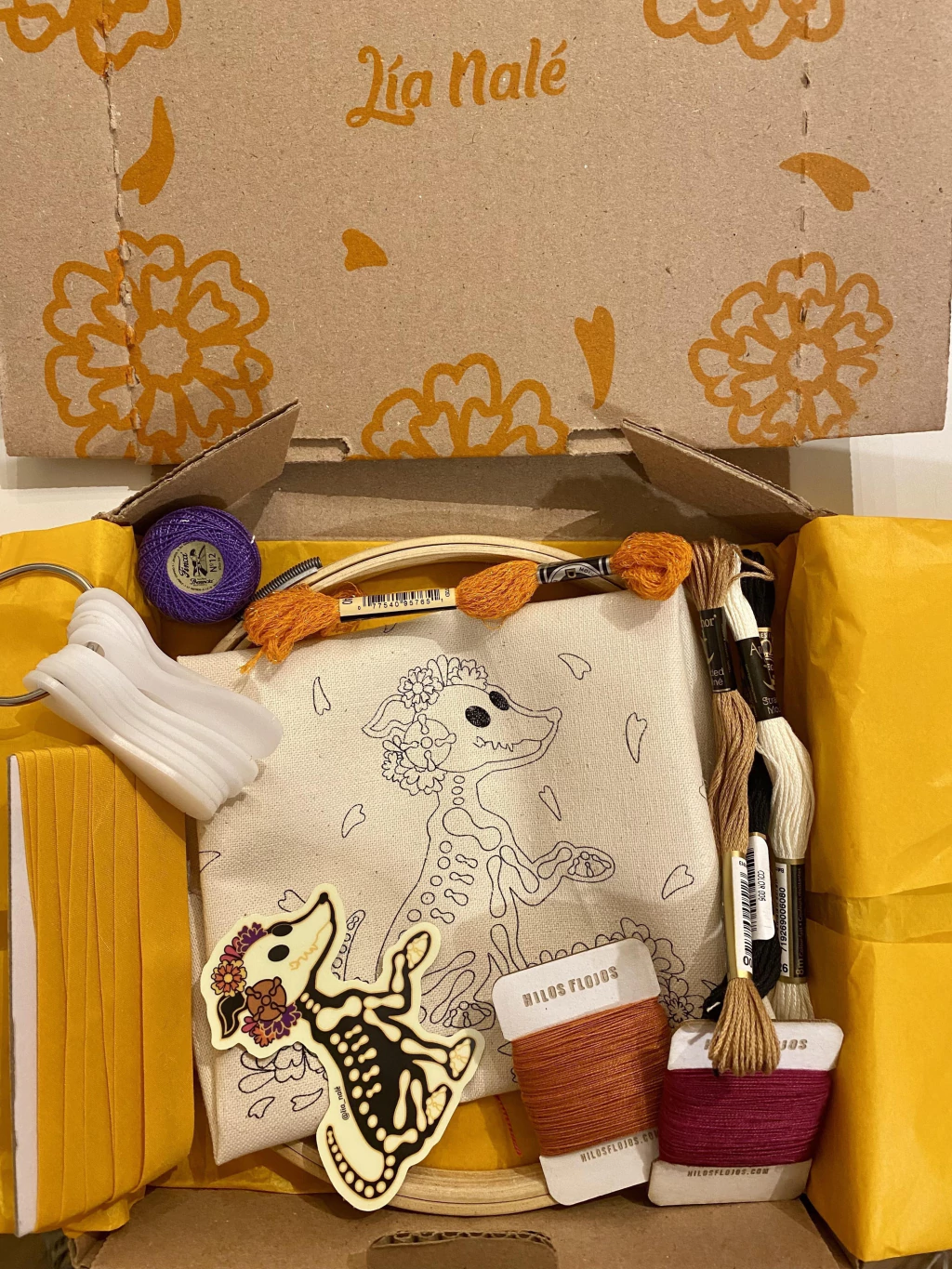 Kit de bordado "Perrito pan de muerto"