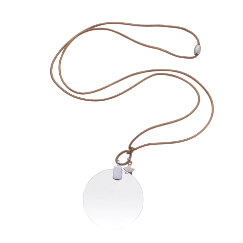 Colar feminino em couro dourado com pingentes cromados - comprar online