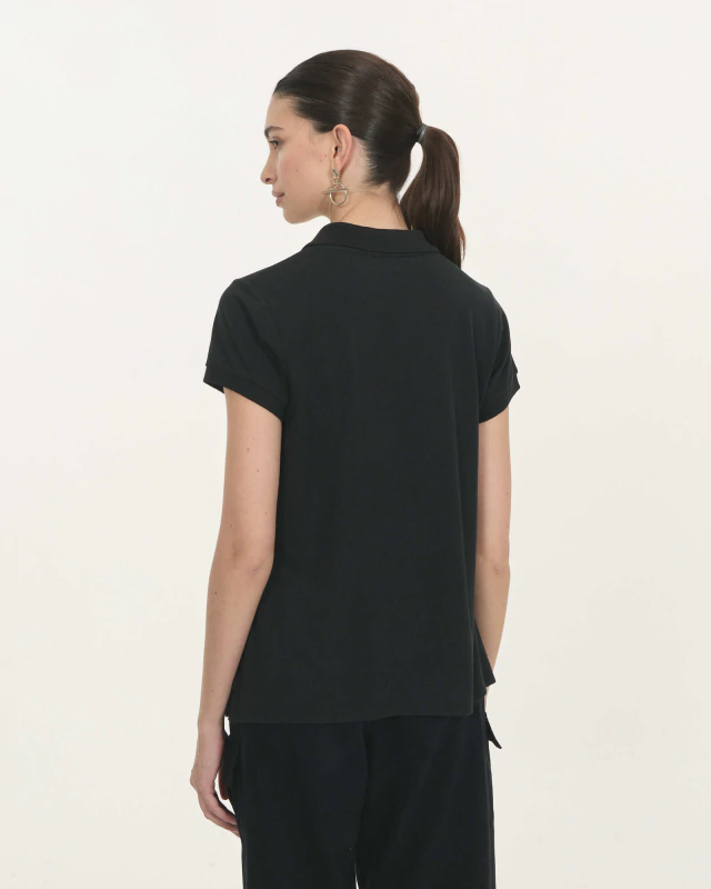 Remera con cuello Miraflores pique pima — imagen 20