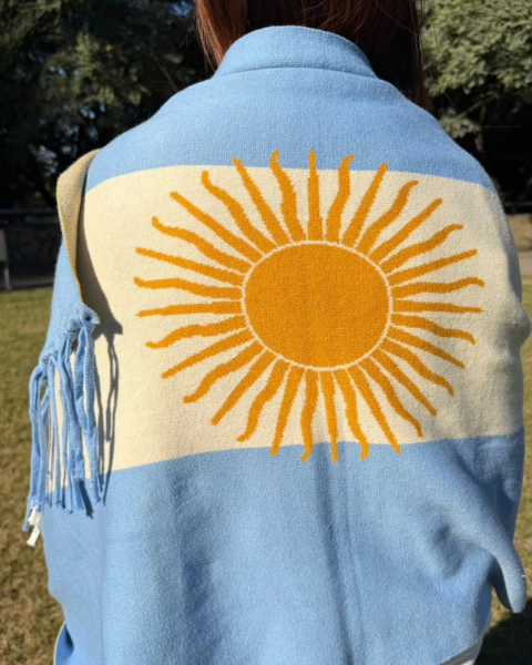 Mantón Sol de mayo