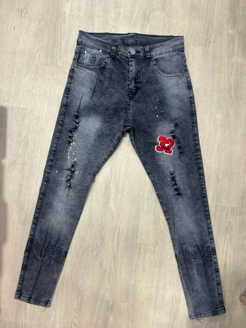 Calça Jeans Odrac Slim Grafite Destroyed com Patch Bordado Número '32' - comprar online