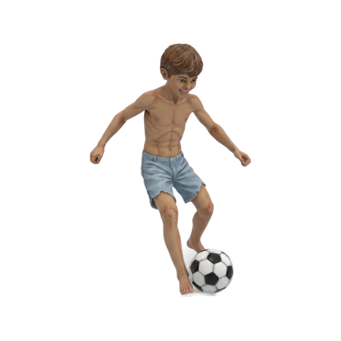 Garoto jogando Futebol
