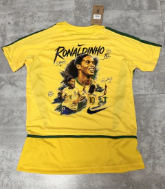 Camiseta Dry Fit Slim Ronaldinho Bruxo Retro 2002 Brasil REF-4512 - loja online