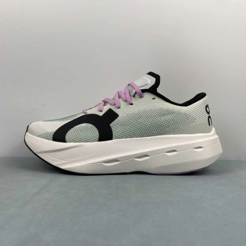 On Cloudboom Volt