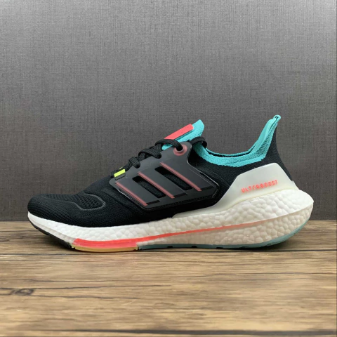 Adidas Ultraboost 22 - comprar online