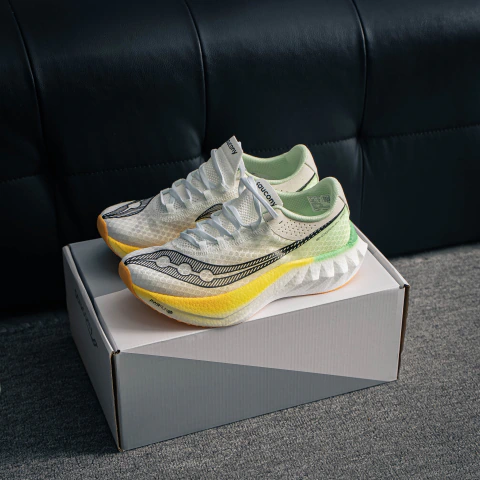 SAUCONY Endorphin Pro 4
