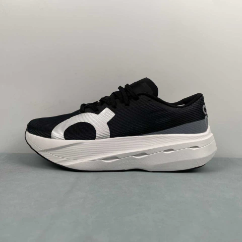On Cloudboom Volt